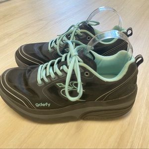 Gdefy Gravity Defyer Ion Women's Shoes Size 8.5 Black Teal 
Msrp $160‎